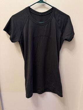Lululemon Swiftly Tech Short Sleeve 2.0 Black Size 8